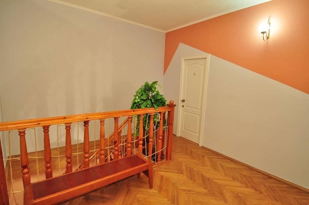 Status Guesthouse Kiev Luaran gambar