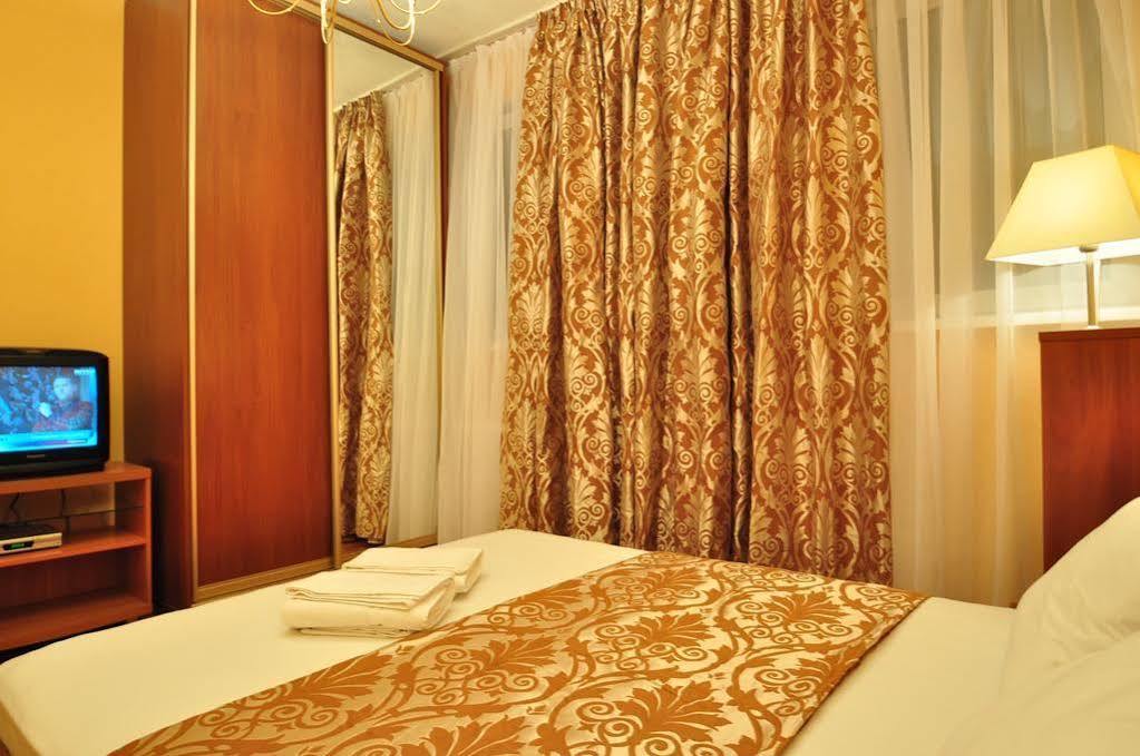 Status Guesthouse Kiev Luaran gambar